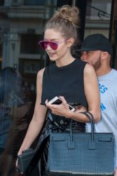 Gigi Hadid Chic Outfit - Out in New York City 09/12/2016