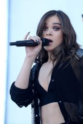 Hailee Steinfeld Performing at iHeartRadio Music Festival Daytime Village at The Lot in Las Vegas 09/24/ 2016