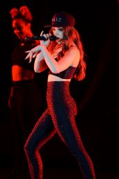 Hailee Steinfeld Performing at The Bayfront Park Amphitheatre in Miami 9/16/2016