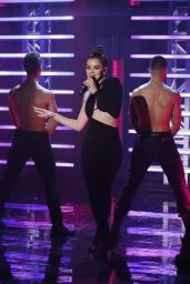 Hailee Steinfeld - Performing on Late Night with Seth Myers 9/7/2016 