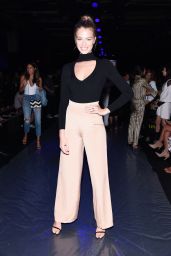Hailey Clauson - Cushnie Et Ochs Fashion Show at New York Fashion Week 9/9/2016