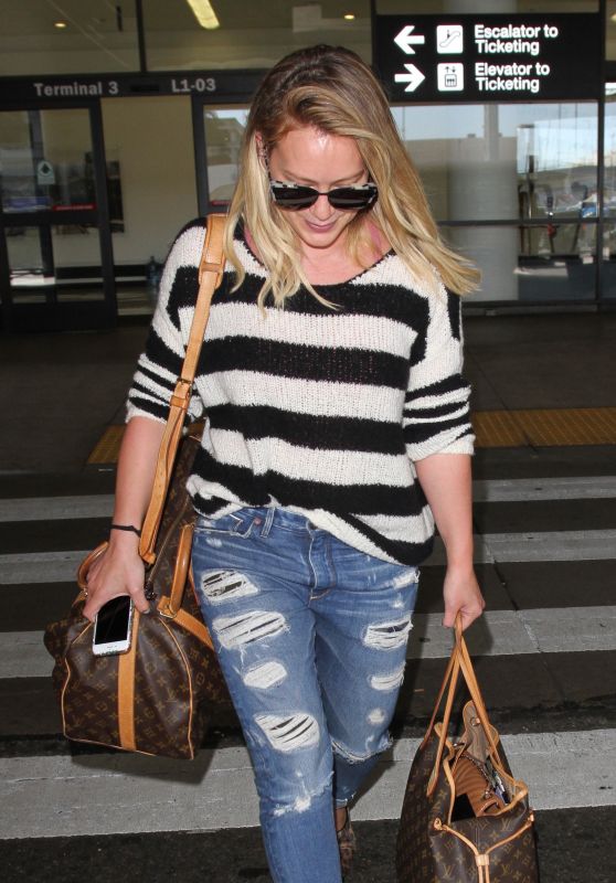 Hilary Duff Travel Outfit - Arriving at the Airport in Los Angeles 9/29/2016