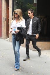 Jennifer Aniston Casual Style - Shopping in NYC 9/28/ 2016 