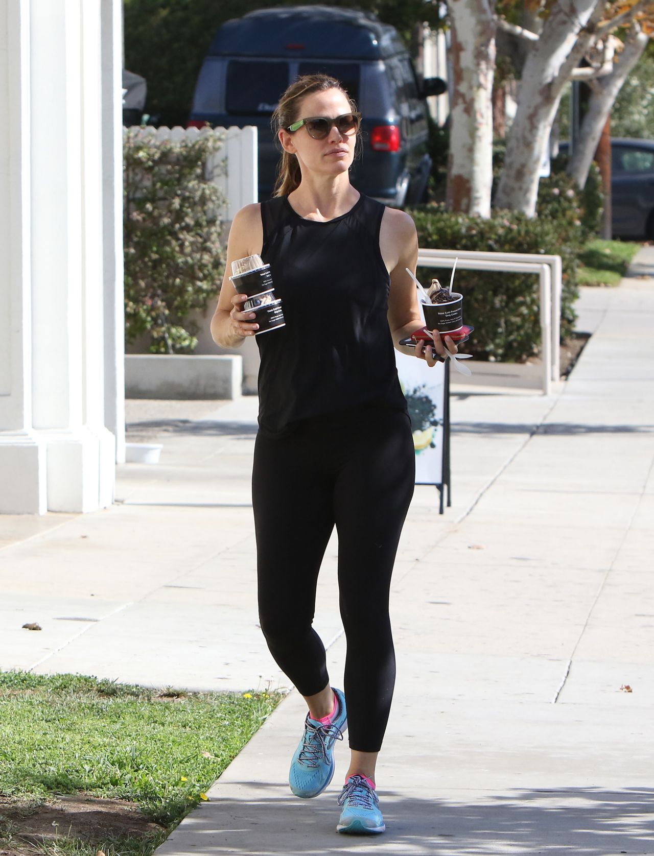 Jennifer Garner - Out in Los Angeles - September 23, 2016 • CelebMafia