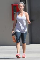 Kendra Wilkinson - Leaving the Gym in Los Angeles 9/2/2016