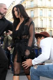 Kim Kardashian Has Her Butt Kissed by journalist Vitalii Sediuk, Paris 9/28/2016