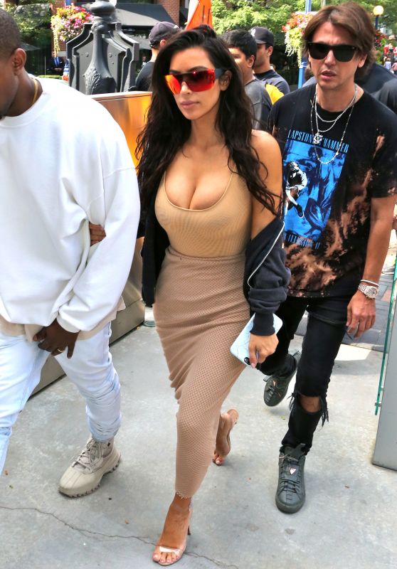 Kim Kardashian - Shopping in Toronto 8/31/2016 