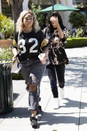 Kylie Jenner - Goes for Pizza With Jordyn Woods at Fresh Brothers in Calabasas 9/2/2016 