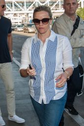 Reese Witherspoon Casual Style - LAX Airport in LA 9/27/2016