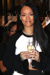 Rihanna - Arrives For FENTY PUMA x RIHANNA Debut in NYC 9/6/2016