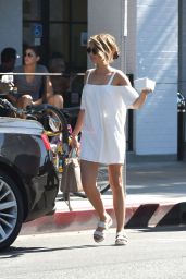 Sarah Hyland - Out for Breakfast in Los Angeles 9/17/2016