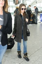 Anna Kendrick Travel Outfit - Flying Out of Heathrow Airport in London 10/04/2016