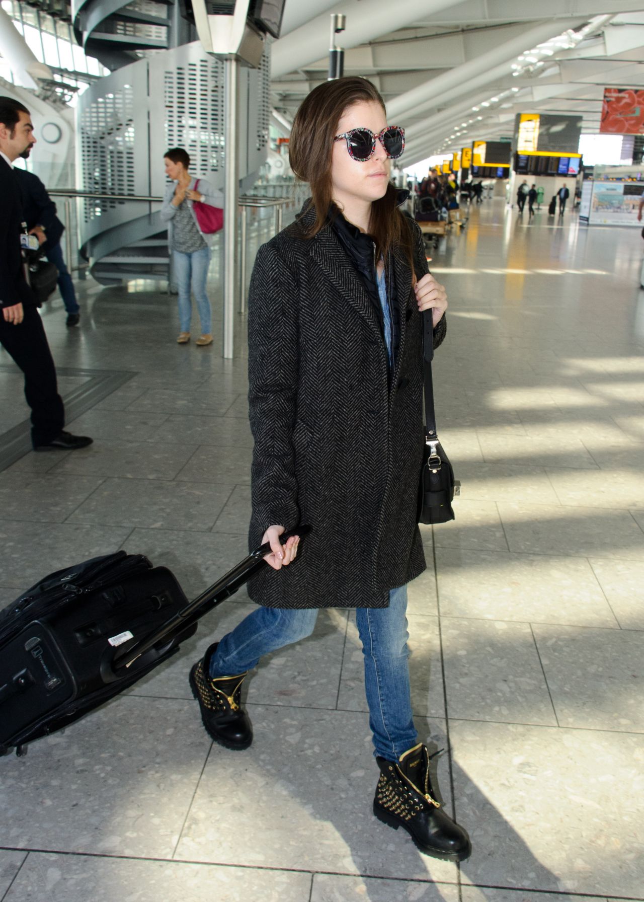 Anna Kendrick Travel Outfit - Flying Out of Heathrow Airport in London