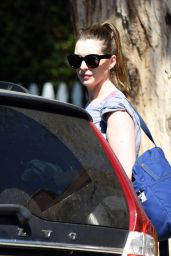 Anne Hathaway in Leggings - Los Angeles, September 2016