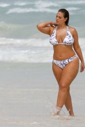 Ashley Graham Shows Off Her Bikini Body - Cancun, Mexico 10/28/ 2016