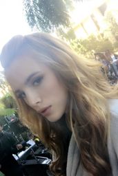 Bella Thorne Photos - Social Media 10/10/2016