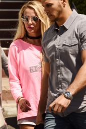 Britney Spears - Visiting a Tanning Salon in Calabasas 10/5/2016