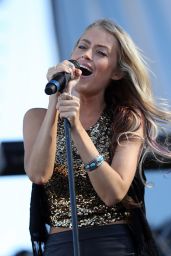 Brooke Eden - Performs at Route 91 Harvest Festival Day 3 in Las Vegas 10/2/2016