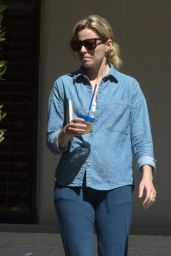 Elizabeth Banks Casual Style - Out in Los Angeles 10/3/2016 