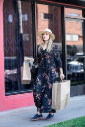 Elizabeth Olsen - Shopping in Los Angeles 10/9/2016 