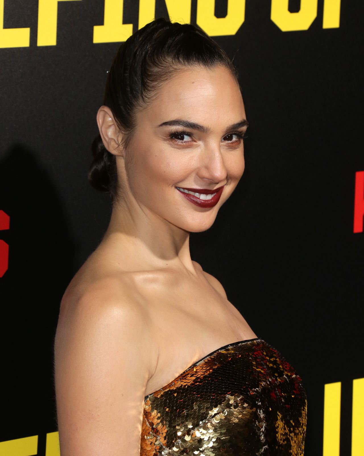 Gal Gadot - 'Keeping Up with the Joneses' Premiere in Los Angeles 10/8/2016  • CelebMafia