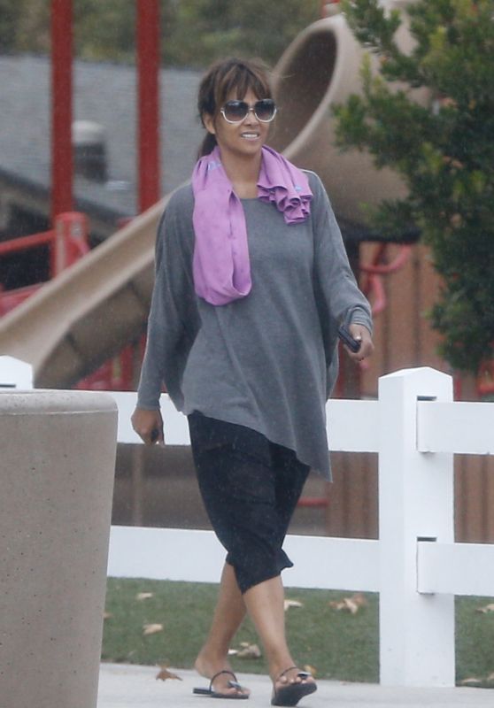 Halle Berry - Shopping Spree at Gymboree in Santa Monica, October 2016 ...