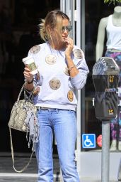 Heidi Klum - Grabbing Starbucks Coffee in Los Angeles 10/2/2016
