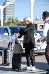 Helen Mirren Travel Outfit - LAX Airport, 10/25/ 2016