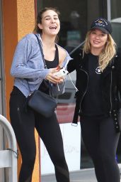Hilary Duff - Grabbing Lunch With a Friend at Ed