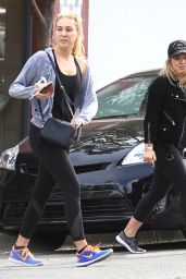 Hilary Duff - Grabbing Lunch With a Friend at Ed