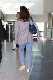 Jennifer Garner Travel Outfit - Arrives to LAX Airport 10/10/2016