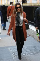 Jessica Alba Casual Style - Shopping in New York City 10/1/2016 