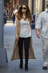 Kate Beckinsale Wearing a Brown Sweater While On Set in New York City 10/19/2016