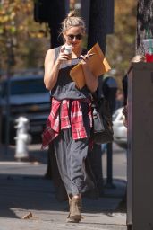 Kate Hudson Street Style - Running Errands in Los Angeles 10/03/ 2016 