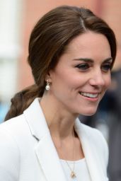 Kate Middleton - Visits the Cridge Centre for the Family in Victoria, Canada 10/1/2016