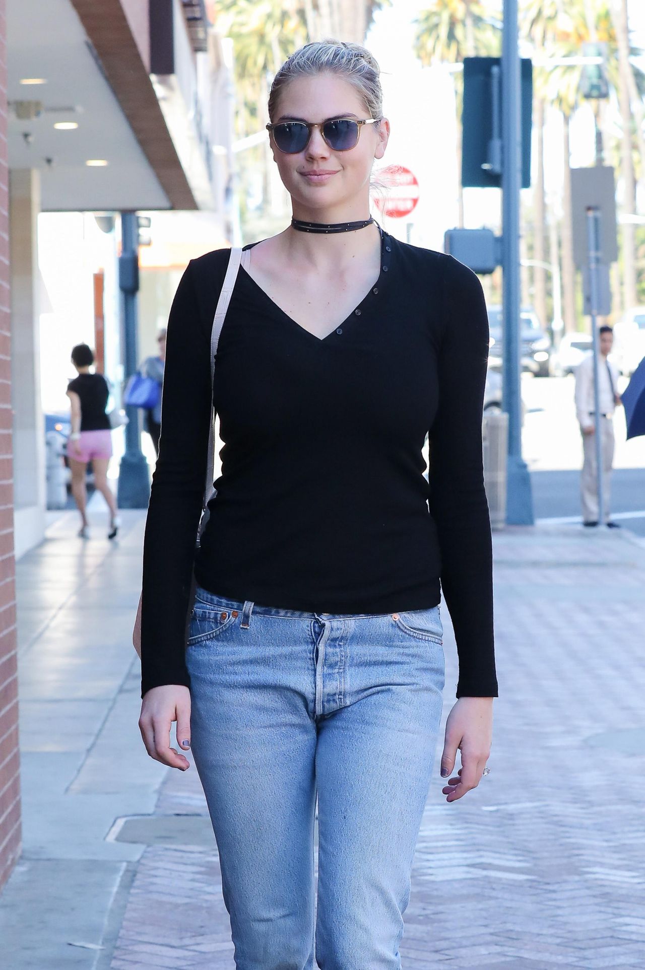 Kate Upton Casual Style - Spotted at a Rite Aid Pharmacy in Beverly