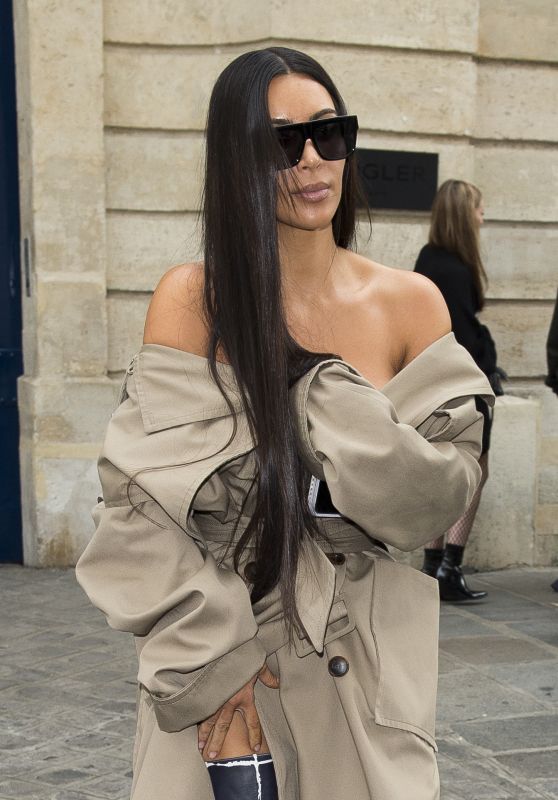 Kim Kardashian Style - Leaving the Mugler Offices in Paris 10/2/2016