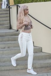 Kylie Jenner Chic Outfit - Leaving Sugarfish Sushi in Calabasas, October 2016