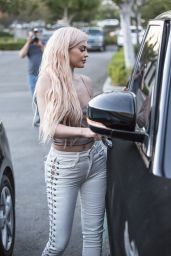 Kylie Jenner Chic Outfit - Leaving Sugarfish Sushi in Calabasas, October 2016