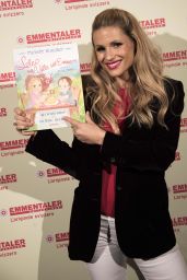 Michelle Hunziker Presents the Book for Children 