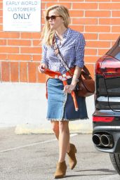 Reese Witherspoon Casual Style - Los Angeles 10/24/ 2016