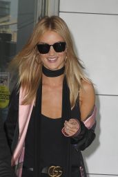 Rosie Huntington-Whiteley Travel Outfit - JFK Airport in New York City 10/17/2016 