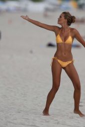 Sandra Kubicka Hot in Bikini - Miami 9/28/2016 