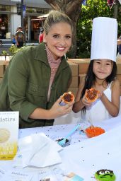 Sarah Michelle Gellar - Foodstirs Host Kids in the Kitchen at The Grove in Los Angeles 10/02/2016