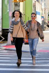 Stefania Owen Casual Style - Shopping With Her Mother in SoHo 10/11/2016 