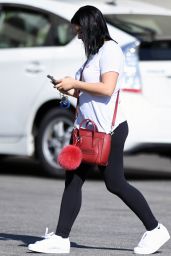 Ariel Winter - Voting in Her First General Election Ever in Los Angeles, CA 11/08/2016