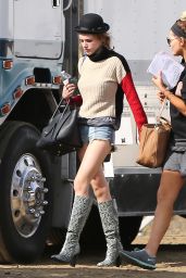 Bella Thorne Street Style - Out in Los Angeles 11/12/ 2016 