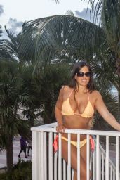 Claudia Romani Hot in Bikini - Miami 11/13/ 2016 