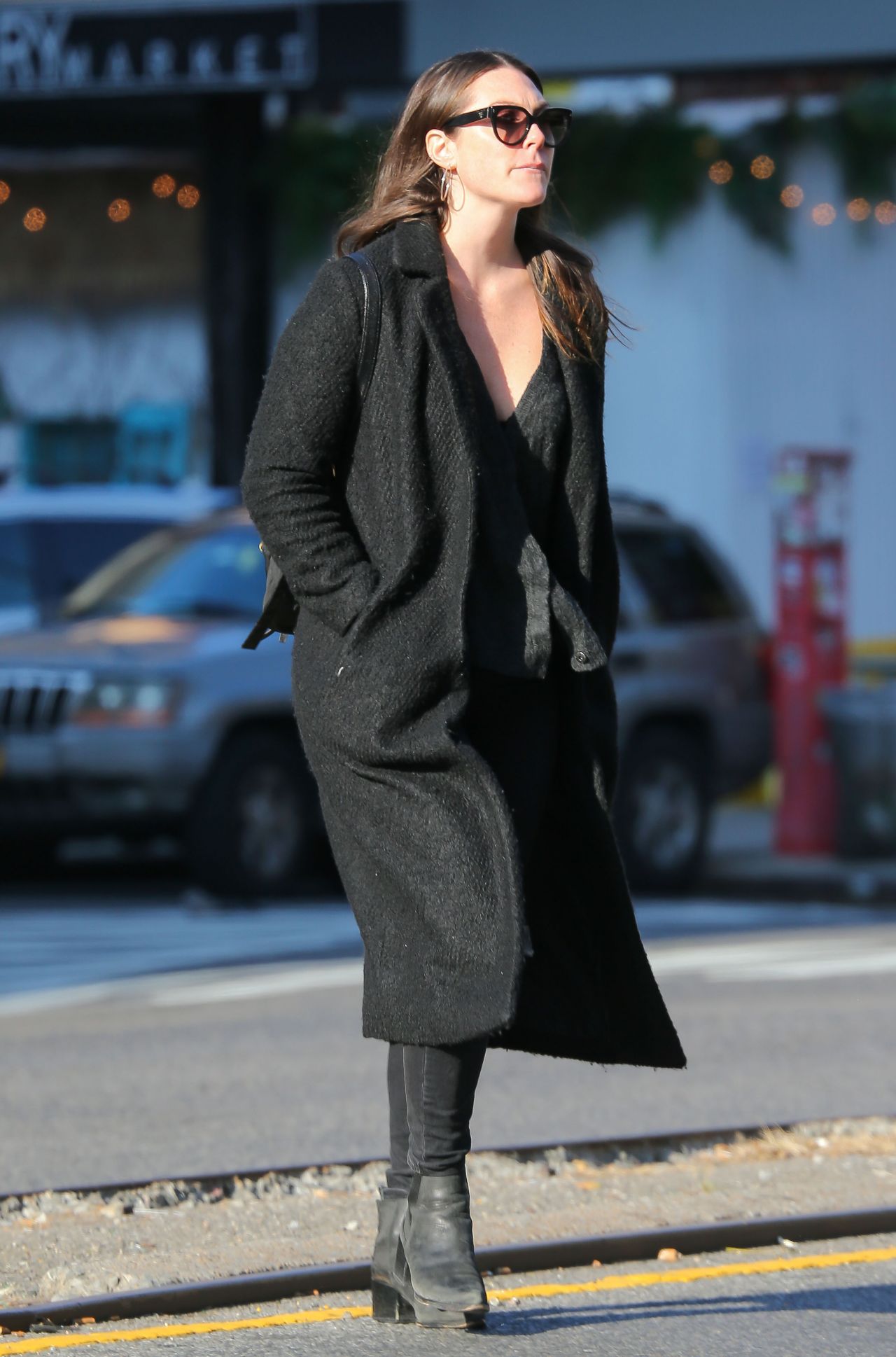 Elizabeth Olsen - Takes A Stroll Trough New York City 11/28/ 2016