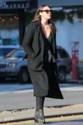 Elizabeth Olsen - Takes A Stroll Trough New York City 11/28/ 2016